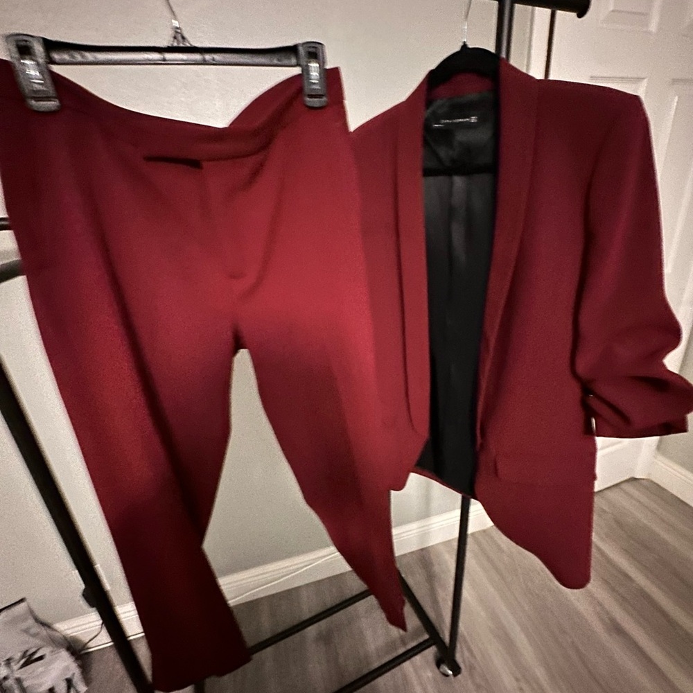 Zara - Elegant Burgundy Blazer and Pants Set